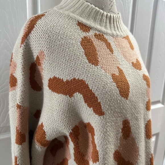 Leopard High Neck Sweater - Picture 4 of 8